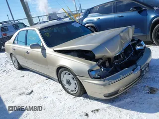 1998 Infiniti Q45 z VIN JNKBY31A9WM502662, wystawiony jako IAAI lot #41586609 z przebiegiem 130 645 mil mil oraz . Historia ofert i sprzedaży dostępna na DreamBid. Obrazek 1.