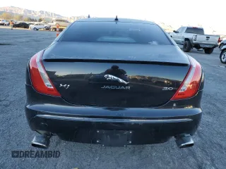 2015 Jaguar XJ z VIN SAJWA1CZ5F8V90554, wystawiony jako Copart lot #83623994 z przebiegiem 104 440 mil mil oraz Szkoda całkowita • Salvage title. Historia ofert i sprzedaży dostępna na DreamBid. Obrazek 6.