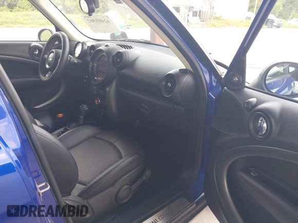 2016 MINI Countryman S with VIN WMWZC3C50GWT08698, listed as a IAAI auction lot 42493302 with 61,306 mi miles and . Bid and sale history available at DreamBid. Image 5.