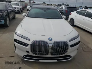 2024 BMW i7 xDrive60 z VIN WBY53EJ08RCP27227, wystawiony jako Copart lot #74042144 z przebiegiem Nie podano mil oraz Nie do naprawy. Historia ofert i sprzedaży dostępna na DreamBid. Obrazek 5.