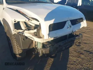 2006 Mitsubishi Raider Duro Cross with VIN 1Z7HC38K36S576409, listed as a IAAI auction lot 41410982 with 152,476 mi miles. Bid and sale history available at carsss.com. Image 17.