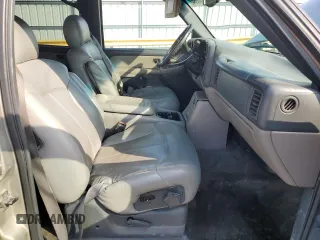 2000 Chevrolet Suburban LT with VIN 3GNEC16T2YG136424, listed as a Copart auction lot 74735894 with 495,172 mi miles and Salvage Title. Bid and sale history available at carsss.com. Image 7.