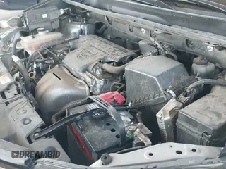 2018 Toyota RAV4 SE z VIN JTMNFREV4JJ164182, wystawiony jako IAAI lot #42961217 z przebiegiem 143 527 mil mil oraz . Historia ofert i sprzedaży dostępna na DreamBid. Obrazek 20.