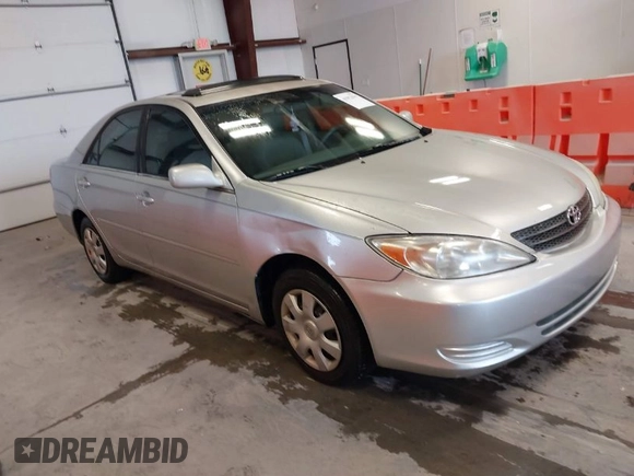 2004 Toyota Camry LE with VIN 4T1BE30K14U312190, listed as a IAAI auction lot 41952035 with 224,361 mi miles. Bid and sale history available at carsss.com. Image 1.