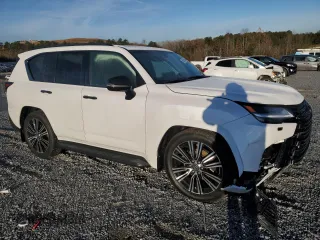 2024 Lexus LX 600 Luxury z VIN JTJGB7CX0R4062088, wystawiony jako Copart lot #84683894 z przebiegiem 85 mil mil oraz Szkoda całkowita • Salvage title. Historia ofert i sprzedaży dostępna na DreamBid. Obrazek 4.