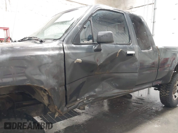 1991 Toyota Pickup с VIN JT4RN13P0M6028973, выставлен на аукционе IAAI как лот 41851906 с пробегом 197 566 миль миль и . История ставок и продаж доступна на DreamBid. Изображение 6.