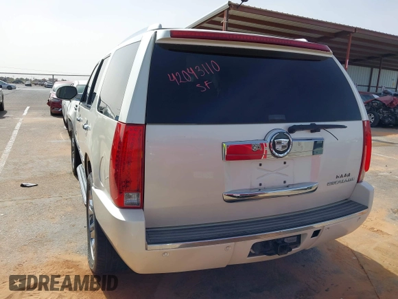 2008 Cadillac Escalade z VIN 1GYEC63828R153028, wystawiony jako IAAI lot #42043110 z przebiegiem 127 122 mil mil oraz . Historia ofert i sprzedaży dostępna na DreamBid. Obrazek 16.