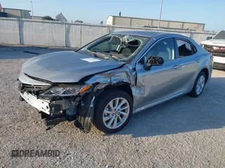2023 Toyota Camry LE z VIN 4T1C11AK2PU125757, wystawiony jako IAAI lot #42128196 z przebiegiem 5 777 mil mil oraz . Historia ofert i sprzedaży dostępna na DreamBid. Obrazek 17.