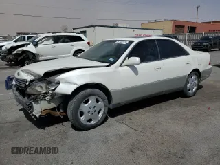 2001 Lexus ES 300 with VIN JT8BF28G810323555, listed as a Copart auction lot 51443125 with 215,346 mi miles and Salvage Title. Bid and sale history available at carsss.com. Image 1.