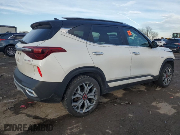 2021 Kia Seltos SX with VIN KNDETCA28M7073418, listed as a Copart auction lot 43989205 with 67,825 mi miles and Salvage Title. Bid and sale history available at carsss.com. Image 3.