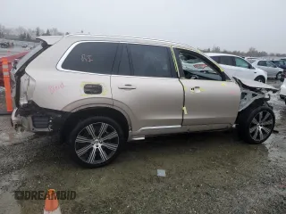 2023 Volvo XC90 Ultimate with VIN YV4062PA1P1958154, listed as a Copart auction lot 84087244 with 3,662 mi miles and Salvage Title. Bid and sale history available at carsss.com. Image 3.