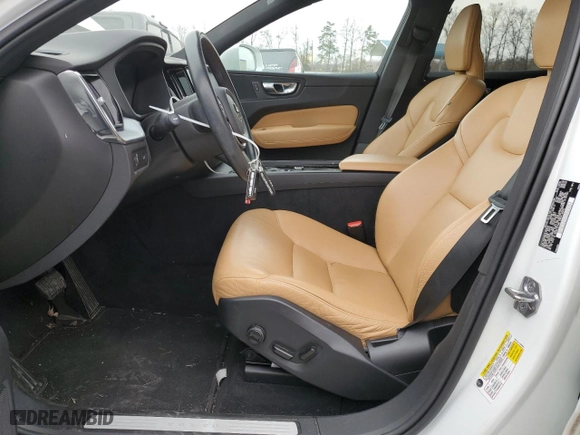 2020 Volvo XC60 Momentum with VIN YV4102RK1L1561825, listed as a Copart auction lot 47532685 with 82,337 mi miles and Salvage Title. Bid and sale history available at carsss.com. Image 7.