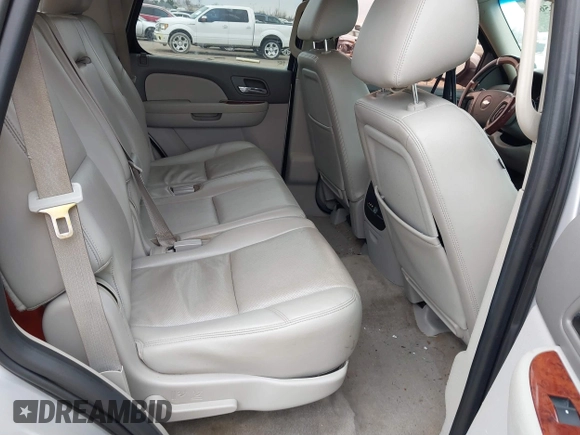 2014 Chevrolet Tahoe LTZ z VIN 1GNSCCE04ER159110, wystawiony jako IAAI lot #41615653 z przebiegiem 171 422 mil mil oraz . Historia ofert i sprzedaży dostępna na DreamBid. Obrazek 8.