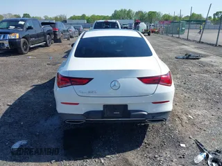 2021 Mercedes-Benz CLA 250 z VIN W1K5J4GB8MN186418, wystawiony jako IAAI lot #41999575 z przebiegiem 76 901 mil mil oraz . Historia ofert i sprzedaży dostępna na DreamBid. Obrazek 16.