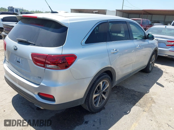 2020 Kia Sorento S z VIN 5XYPG4A58LG669899, wystawiony jako IAAI lot #42006231 z przebiegiem 58 268 mil mil oraz . Historia ofert i sprzedaży dostępna na DreamBid. Obrazek 4.