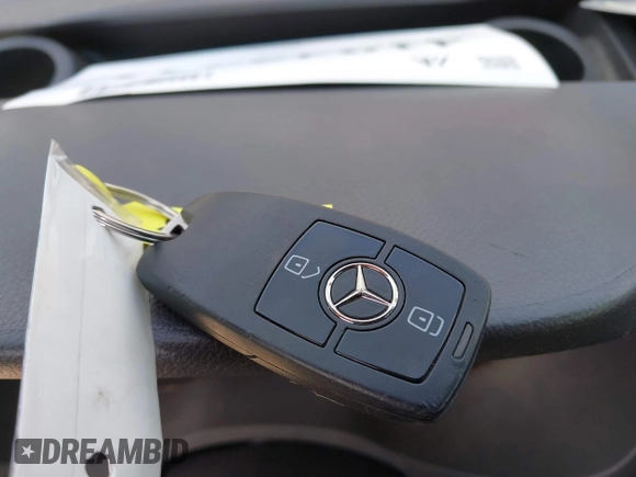 2019 Mercedes-Benz Sprinter Cargo z VIN WD4PF1CD9KP147130, wystawiony jako IAAI lot #41821221 z przebiegiem 70 915 mil mil oraz . Historia ofert i sprzedaży dostępna na DreamBid. Obrazek 11.