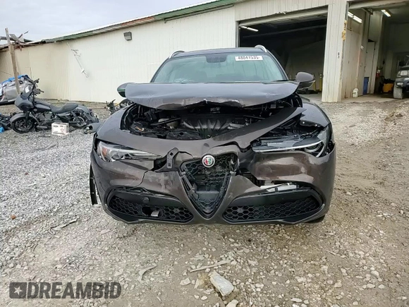 2018 Alfa Romeo Stelvio Ti z VIN ZASFAKBN4J7C22701, wystawiony jako Copart lot #48041535 z przebiegiem 137 764 mil mil oraz Szkoda całkowita • Salvage title. Historia ofert i sprzedaży dostępna na DreamBid. Obrazek 14.