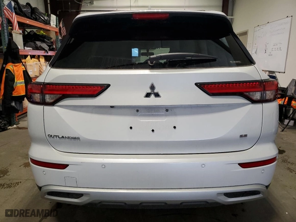 2024 Mitsubishi Outlander SE with VIN JA4J4VA8XRZ079903, listed as a Copart auction lot 44705315 with 11,011 mi miles and Salvage Title. Bid and sale history available at carsss.com. Image 6.
