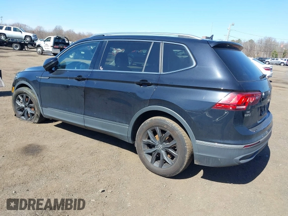2024 Volkswagen Tiguan SE z VIN 3VVMB7AX0RM048335, wystawiony jako IAAI lot #41810972 z przebiegiem 29 467 mil mil oraz . Historia ofert i sprzedaży dostępna na DreamBid. Obrazek 3.