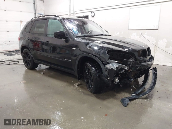 2012 BMW X5 35d z VIN 5UXZW0C58CL671740, wystawiony jako IAAI lot #41158203 z przebiegiem 97 451 mil mil oraz . Historia ofert i sprzedaży dostępna na DreamBid. Obrazek 1.
