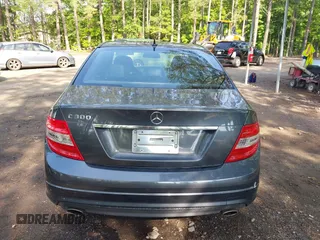 2008 Mercedes-Benz C 300 Sport z VIN WDDGF54X98F082178, wystawiony jako IAAI lot #42269975 z przebiegiem 133 659 mil mil oraz . Historia ofert i sprzedaży dostępna na DreamBid. Obrazek 16.
