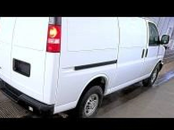 2017 Chevrolet Express Cargo z VIN 1GCWGAFF3H1158281, wystawiony jako IAAI lot #42566227 z przebiegiem 212 348 mil mil oraz . Historia ofert i sprzedaży dostępna na DreamBid. Obrazek 16.