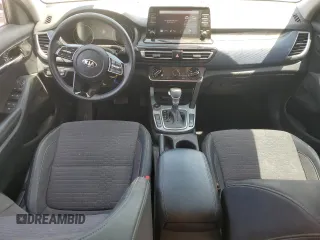 2021 Kia Seltos S z VIN KNDEU2AA2M7140044, wystawiony jako Copart lot #54721005 z przebiegiem 74 870 mil mil oraz Szkoda całkowita • Salvage title. Historia ofert i sprzedaży dostępna na DreamBid. Obrazek 8.