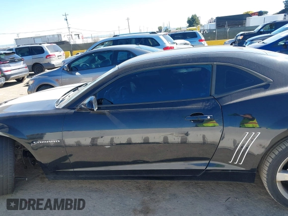 2011 Chevrolet Camaro 1LT z VIN 2G1FB1ED6B9103429, wystawiony jako IAAI lot #41884662 z przebiegiem 135 556 mil mil oraz . Historia ofert i sprzedaży dostępna na DreamBid. Obrazek 14.