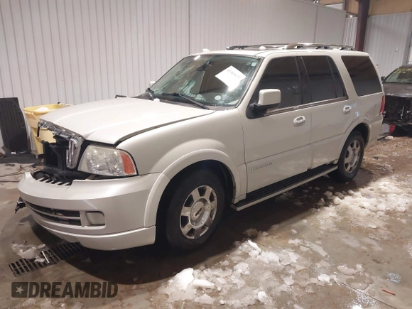 2006 Lincoln Navigator Luxury with VIN 5LMFU27536LJ20869, listed as a IAAI auction lot 41305859 with 166,845 mi miles. Bid and sale history available at carsss.com. Image 17.