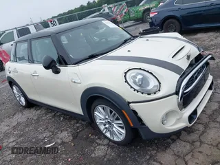 2015 MINI Hardtop 4 Door S z VIN WMWXU3C52F2B56856, wystawiony jako IAAI lot #42307964 z przebiegiem 41 669 mil mil oraz . Historia ofert i sprzedaży dostępna na DreamBid. Obrazek 1.