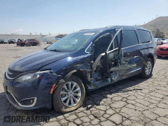 2018 Chrysler Pacifica Touring L z VIN 2C4RC1BG7JR353227, wystawiony jako Copart lot #55257335 z przebiegiem 90 697 mil mil oraz Szkoda całkowita • Salvage title. Historia ofert i sprzedaży dostępna na DreamBid. Obrazek 1.