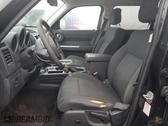2011 Dodge Nitro SXT z VIN 1D4PT5GK1BW544326, wystawiony jako Copart lot #85863564 z przebiegiem 259 017 mil mil oraz Szkoda całkowita • Salvage title. Historia ofert i sprzedaży dostępna na DreamBid. Obrazek 7.
