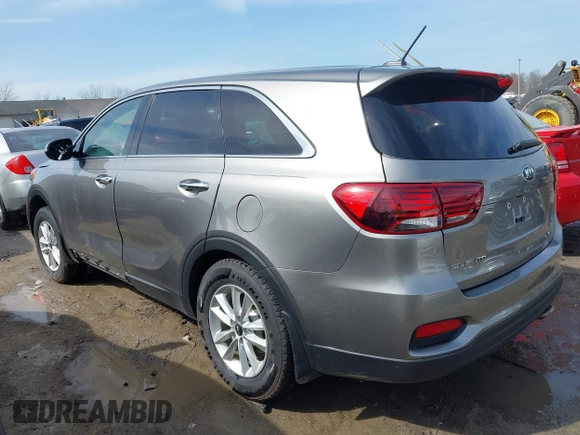 2019 Kia Sorento LX with VIN 5XYPG4A33KG476458, listed as a IAAI auction lot 41822014 with 103,501 mi miles. Bid and sale history available at carsss.com. Image 3.