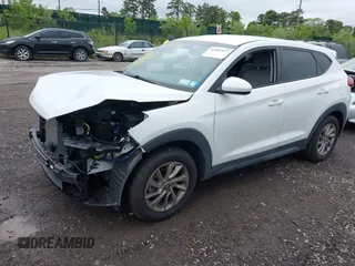 2018 Hyundai Tucson SE z VIN KM8J2CA41JU807280, wystawiony jako IAAI lot #42301977 z przebiegiem 62 415 mil mil oraz . Historia ofert i sprzedaży dostępna na DreamBid. Obrazek 18.