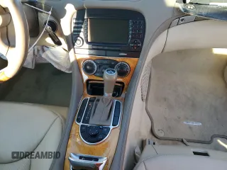 2007 Mercedes-Benz SL 550 z VIN WDBSK71FX7F134907, wystawiony jako Copart lot #51100175 z przebiegiem 133 355 mil mil oraz Szkoda całkowita • Salvage title. Historia ofert i sprzedaży dostępna na DreamBid. Obrazek 10.