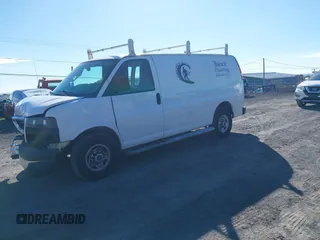 2017 GMC Savana Cargo z VIN 1GTW7AFF8H1911075, wystawiony jako IAAI lot #41038863 z przebiegiem 93 959 mil mil oraz . Historia ofert i sprzedaży dostępna na DreamBid. Obrazek 17.
