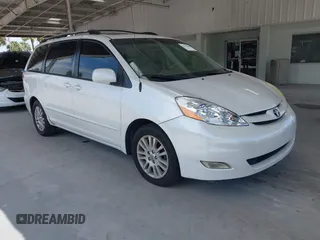 2008 Toyota Sienna XLE z VIN 5TDZK22C98S211176, wystawiony jako IAAI lot #42477780 z przebiegiem 261 785 mil mil oraz . Historia ofert i sprzedaży dostępna na DreamBid. Obrazek 1.