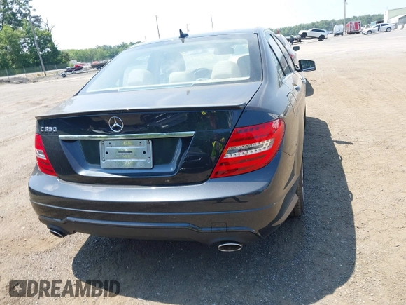 2012 Mercedes-Benz C 350 Sport с VIN WDDGF5HB0CR196754, выставлен на аукционе IAAI как лот 42581471 с пробегом 86 265 миль миль и . История ставок и продаж доступна на DreamBid. Изображение 16.