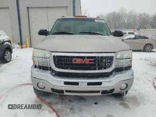2004 GMC Sierra 2500HD Classic Work Truck with VIN 1GTHK24U94E266289, listed as a Copart auction lot 44646695 with 177,740 mi miles and Clean Title. Bid and sale history available at carsss.com. Image 5.