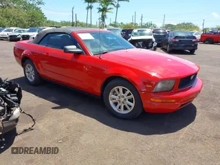 2007 Ford Mustang Deluxe z VIN 1ZVFT84N475282577, wystawiony jako IAAI lot #42239652 z przebiegiem 141 048 mil mil oraz . Historia ofert i sprzedaży dostępna na DreamBid. Obrazek 1.