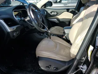 2017 Jeep Cherokee Latitude с VIN 1C4PJMCB8HW579943, выставлен на аукционе Copart как лот 44203725 с пробегом 70 492 миль миль и Списание • Salvage title. История ставок и продаж доступна на DreamBid. Изображение 7.
