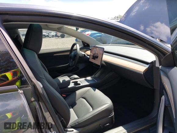 2023 Tesla Model 3 z VIN 5YJ3E1EA6PF650212, wystawiony jako IAAI lot #42554747 z przebiegiem 49 838 mil mil oraz . Historia ofert i sprzedaży dostępna na DreamBid. Obrazek 5.