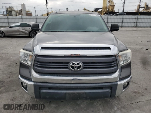 2015 Toyota Tundra SR5 z VIN 5TFEY5F10FX187252, wystawiony jako Copart lot #50932725 z przebiegiem 58 323 mil mil oraz Szkoda całkowita • Salvage title. Historia ofert i sprzedaży dostępna na DreamBid. Obrazek 5.