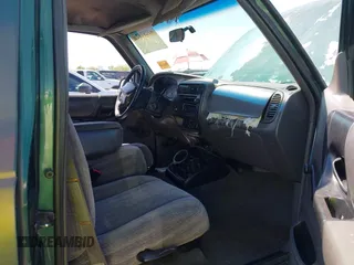 1999 Ford Ranger XL z VIN 1FTYR10V0XPA61389, wystawiony jako IAAI lot #42282825 z przebiegiem 235 720 mil mil oraz . Historia ofert i sprzedaży dostępna na DreamBid. Obrazek 5.