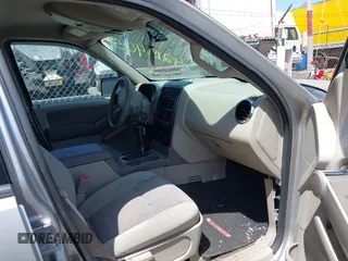 2007 Ford Explorer Sport Trac XLT z VIN 1FMEU51807UB19953, wystawiony jako IAAI lot #42154055 z przebiegiem 199 105 mil mil oraz . Historia ofert i sprzedaży dostępna na DreamBid. Obrazek 5.