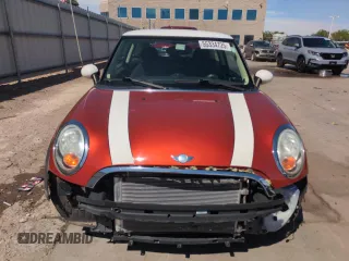 2011 MINI Hardtop z VIN WMWSU3C58BT252888, wystawiony jako Copart lot #55334725 z przebiegiem 59 701 mil mil oraz Szkody całkowita. Historia ofert i sprzedaży dostępna na DreamBid. Obrazek 5.