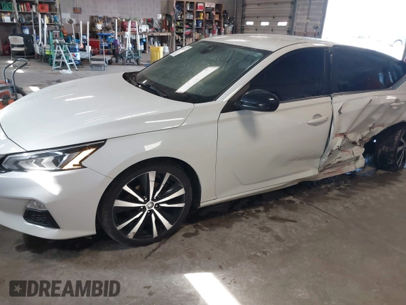2020 Nissan Altima 2.5 SR with VIN 1N4BL4CV6LC230925, listed as a IAAI auction lot 41846113 with 130,447 mi miles. Bid and sale history available at carsss.com. Image 17.