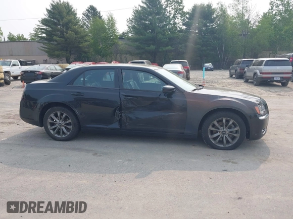 2014 Chrysler 300 S z VIN 2C3CCAGG8EH222645, wystawiony jako IAAI lot #42381766 z przebiegiem 254 710 mil mil oraz . Historia ofert i sprzedaży dostępna na DreamBid. Obrazek 13.