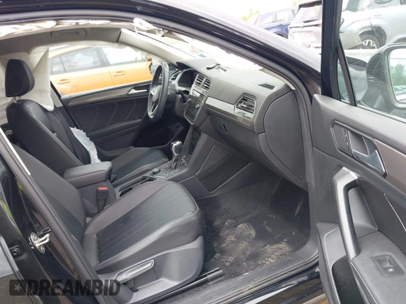 2022 Volkswagen Tiguan SE z VIN 3VV2B7AX4NM093585, wystawiony jako IAAI lot #42267105 z przebiegiem 31 239 mil mil oraz . Historia ofert i sprzedaży dostępna na DreamBid. Obrazek 5.