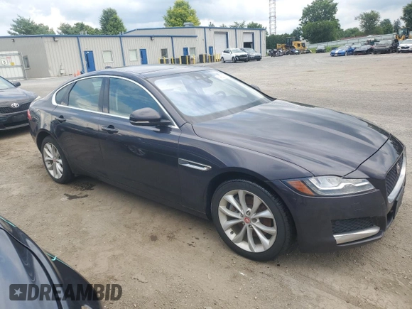 2017 Jaguar XF with VIN SAJBJ4BNXHCY42877, listed as a Copart auction lot 64552565 with 137,438 mi miles and Clean title. Bid and sale history available at DreamBid. Image 4.